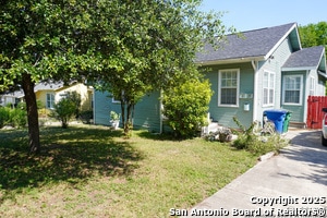 property at 419 W Lullwood Ave
