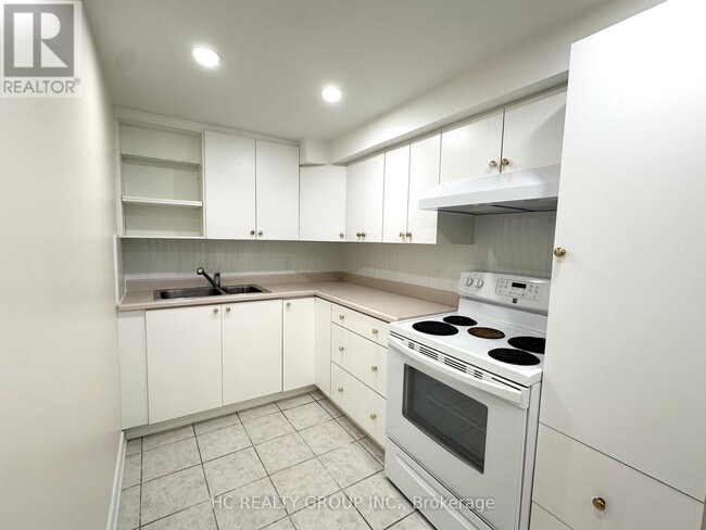 96 Oakmeadow Blvd in Toronto, ON - Building Photo - Building Photo