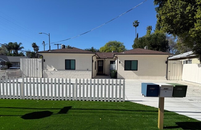 6641 Glade Ave, Unit 6639 Glade