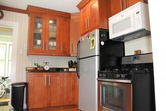 2 Winthrop St, Unit 1 in Watertown, MA - Building Photo - Building Photo