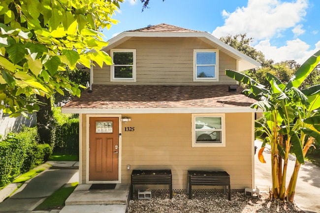 1325 Cloverlawn Ave