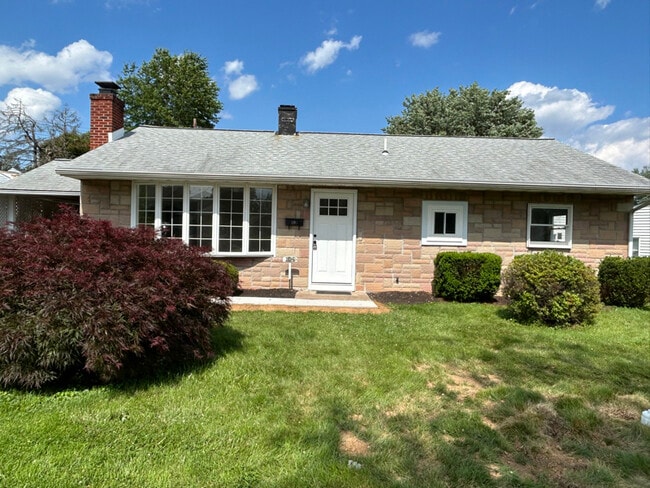 104 Elmwood Rd in Fairless Hills, PA - Building Photo - Building Photo