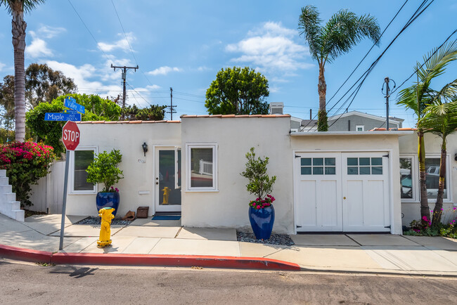 2501 Maple Ave, Unit 1 in Manhattan Beach, CA - Building Photo - Building Photo