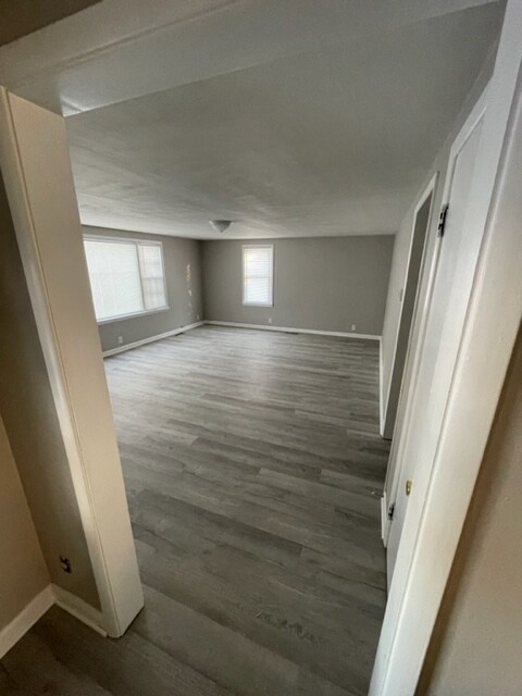 108 S 8th St in Hebron, OH - Building Photo