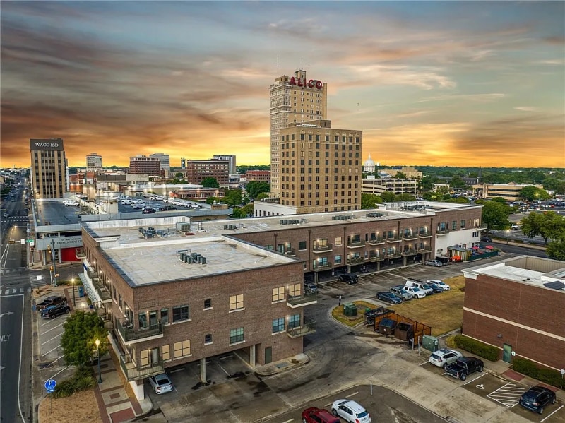 330 Austin Ave in Waco, TX - Building Photo