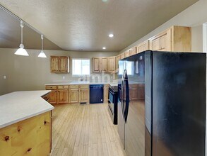3703 Lake Vista Dr in Saratoga Springs, UT - Building Photo - Building Photo