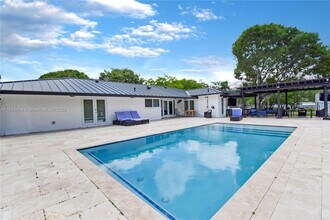18300 SW 48th St in Southwest Ranches, FL - Foto de edificio - Building Photo