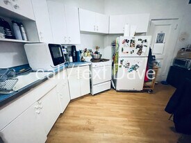 1589 Beacon St, Unit 4 in Brookline, MA - Building Photo