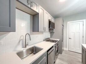 385 Hazel Ave, Unit J03P in Glencoe, IL - Building Photo