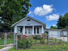 1233 Morris St in Houston, TX - Building Photo