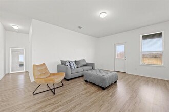 240 Bedford Falls Ln in Jarrell, TX - Building Photo - Building Photo