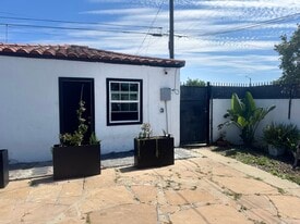 9650 S Harvard Blvd, Unit Studio in Los Angeles, CA - Building Photo