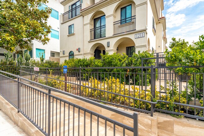 1211 9th St in Santa Monica, CA - Foto de edificio - Building Photo