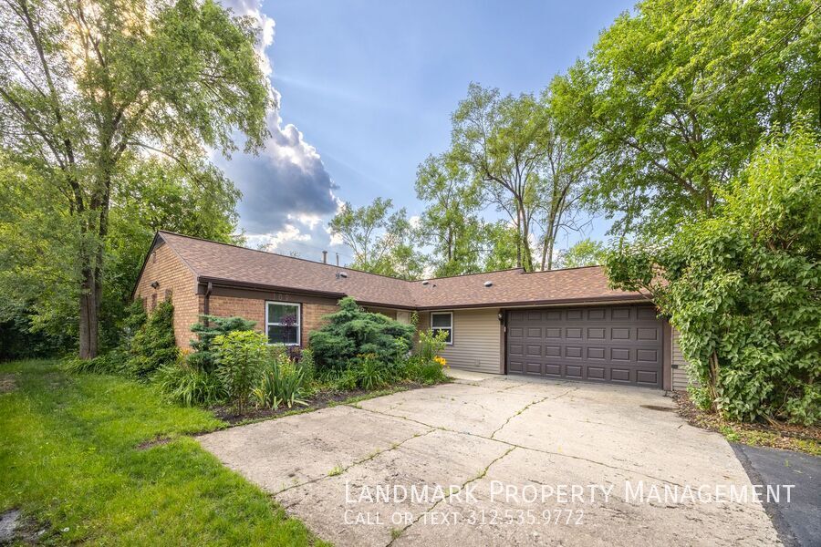 109 Lawton Ln in Bolingbrook, IL - Building Photo