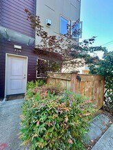 709 15th Ave in Seattle, WA - Building Photo - Building Photo