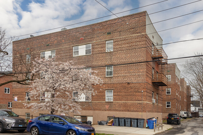 8621 112th St in Richmond Hill, NY - Building Photo - Primary Photo