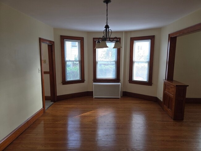178 Spring St, Unit #1 FL in Meriden, CT - Building Photo - Building Photo