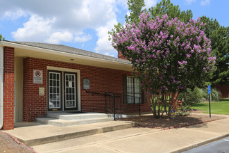 Woods of Lakeland in Flowood, MS - Foto de edificio - Building Photo