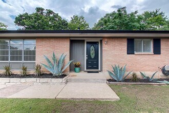 1304 Loma Dr in Austin, TX - Building Photo - Building Photo