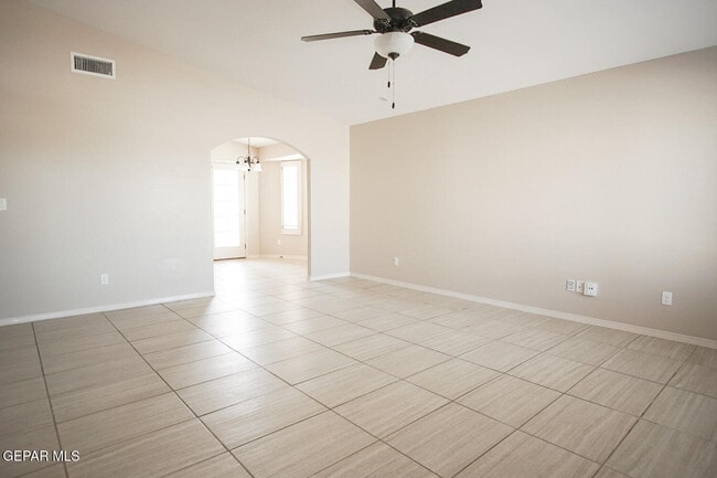 7120 Copper Town Dr in El Paso, TX - Building Photo - Building Photo