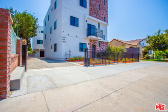 2206 Hauser Blvd in Los Angeles, CA - Building Photo - Building Photo