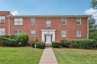 3279 Warrensville Center Rd, Unit 3 A in Shaker Heights, OH - Building Photo