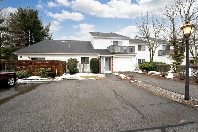 783 Williamsburg Cir in Warwick, RI - Building Photo - Building Photo