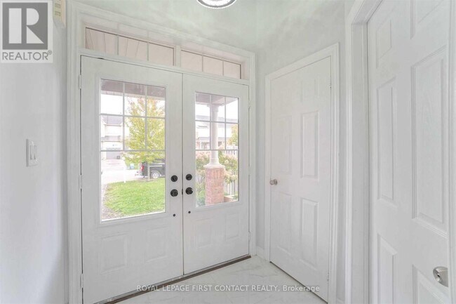 87 Pearcey Cr in Barrie, ON - Building Photo - Building Photo