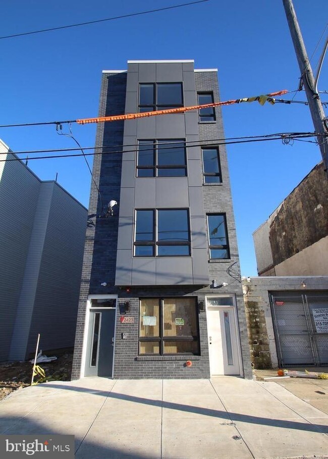 2423 Frankford Ave-Unit -4 in Philadelphia, PA - Foto de edificio - Building Photo