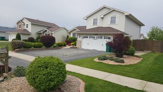 2111 Lolo Pass Dr in Plainfield, IL - Building Photo