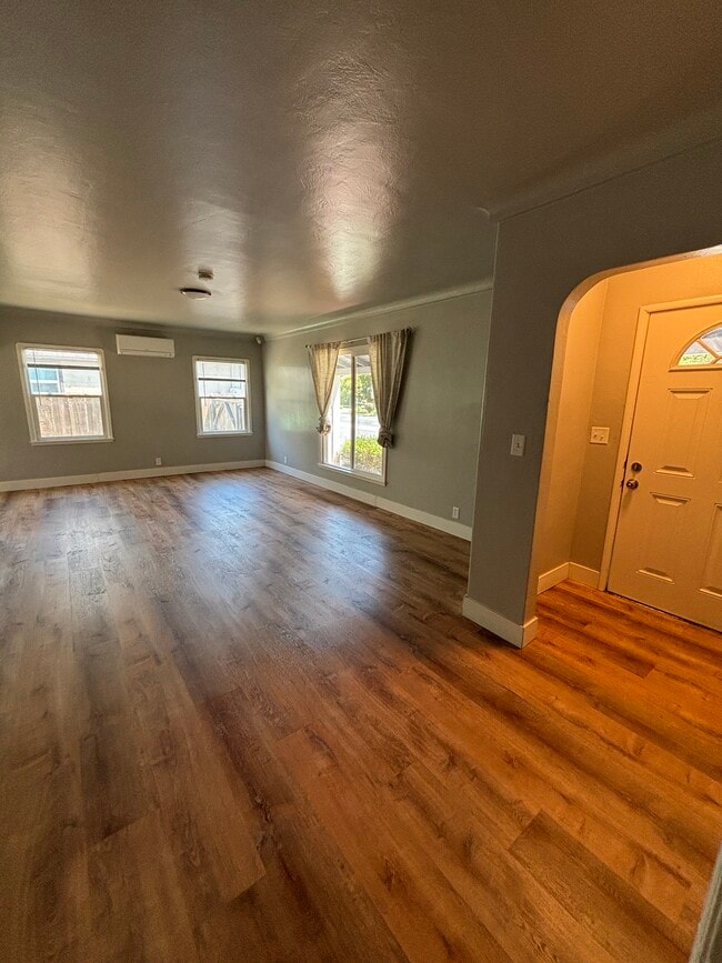 564 E 5th Ave in Chico, CA - Building Photo - Building Photo