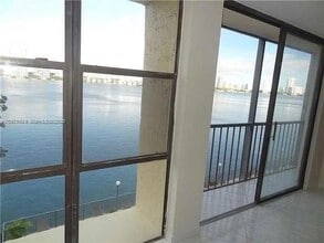 17500 N Bay Rd, Unit S403 in Sunny Isles Beach, FL - Building Photo - Building Photo