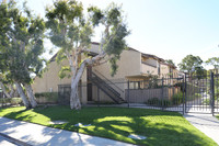 Fashion Park Apartments in Oxnard, CA - Building Photo - Building Photo