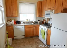 9 Gardner Terrace, Unit 3 in Boston, MA - Building Photo