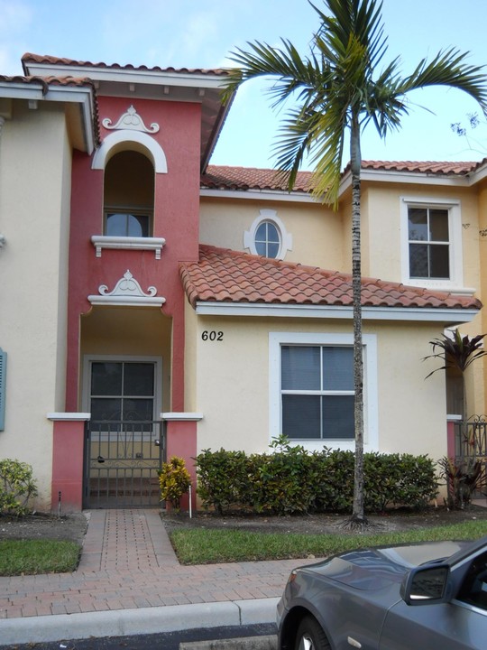 2915 Hope Valley St-Unit -602 in Royal Palm Beach, FL - Foto de edificio