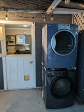 313 1/2 5th St in Huntington Beach, CA - Foto de edificio - Building Photo