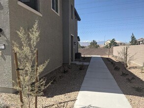 7376 N Decatur Blvd in Las Vegas, NV - Building Photo - Building Photo