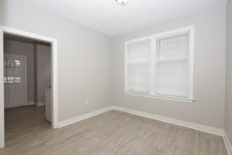 2367 Forest Ave, Unit 2 in Memphis, TN - Building Photo - Building Photo
