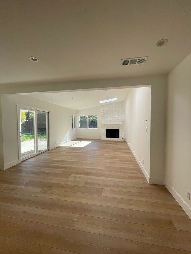 1213 Manitou Rd in Santa Barbara, CA - Building Photo - Building Photo