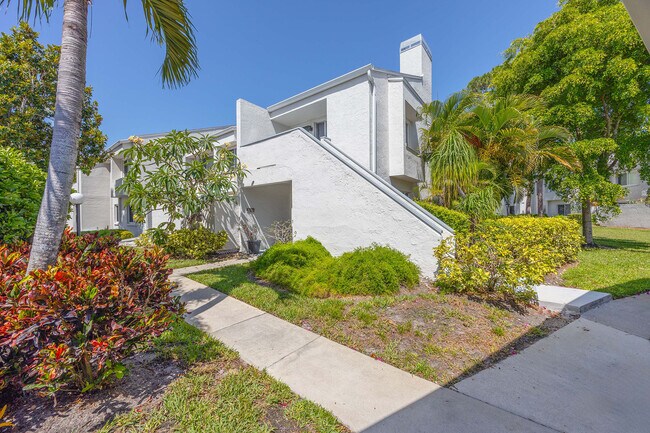 3100 Kings Lake Blvd in Naples, FL - Building Photo - Building Photo