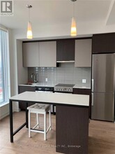 203-203 College St in Toronto, ON - Building Photo - Building Photo