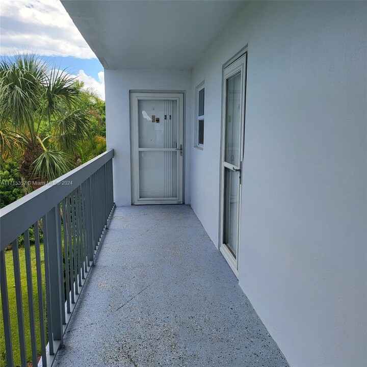 198 NW 67th St in Boca Raton, FL - Building Photo