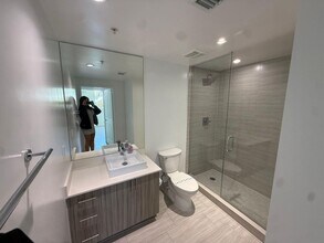 551 NE 39th St in Miami, FL - Foto de edificio - Building Photo