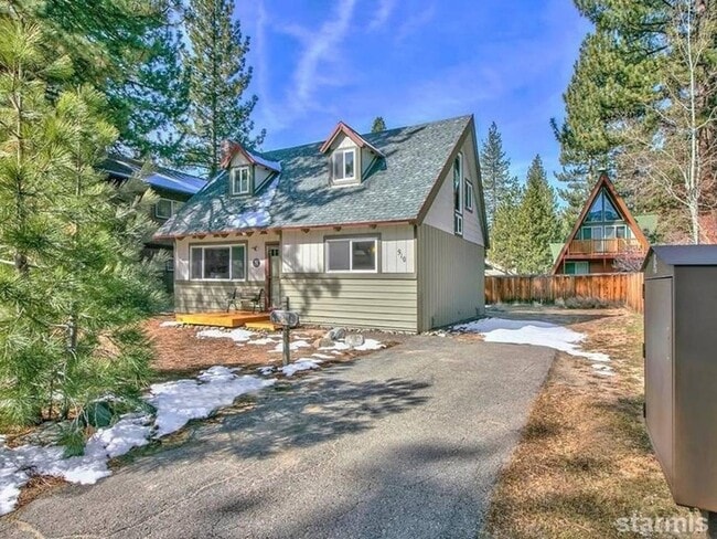 910 Creekwood Dr in South Lake Tahoe, CA - Foto de edificio - Building Photo
