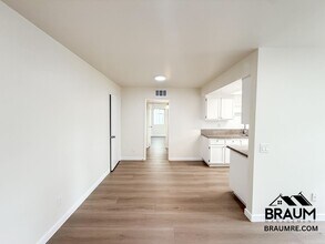 15000 Burbank Blvd in Los Angeles, CA - Building Photo - Building Photo