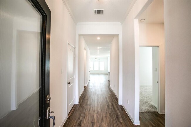 104 Night Bloom Path in Liberty Hill, TX - Building Photo - Building Photo