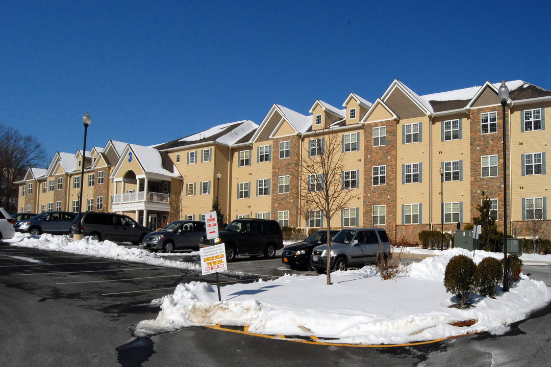 Hyenga Lake in Spring Valley, NY - Building Photo