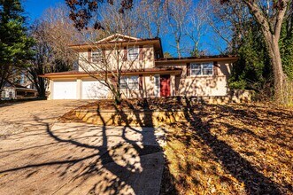 1058 18th Ave NW in Hickory, NC - Building Photo - Building Photo
