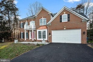 4924 Berkshire Woods Dr in Fairfax, VA - Building Photo