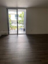 126 SW 17th Rd, Unit 208 in Miami, FL - Building Photo - Building Photo